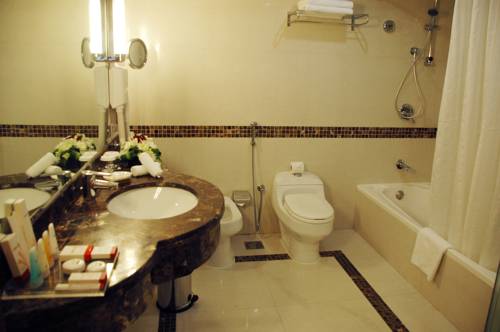 Avenue Hotel Dubai -Bathroom - Luxuria Tours & Events